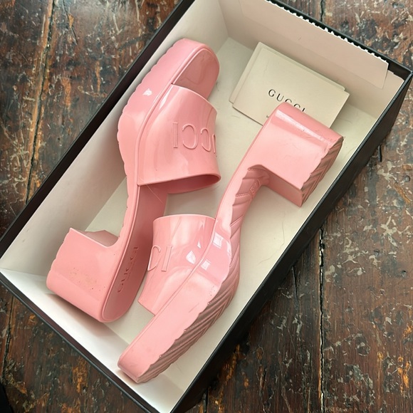Pink Gucci rubber sandals, size 10 - Picture 2 of 5